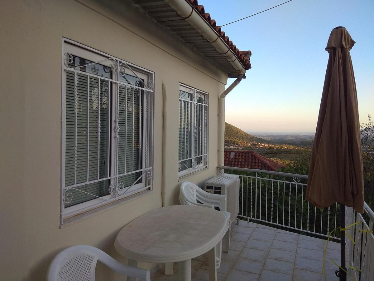 Vintage House With A Fantastic View Apartment Mavrommation Bagian luar foto